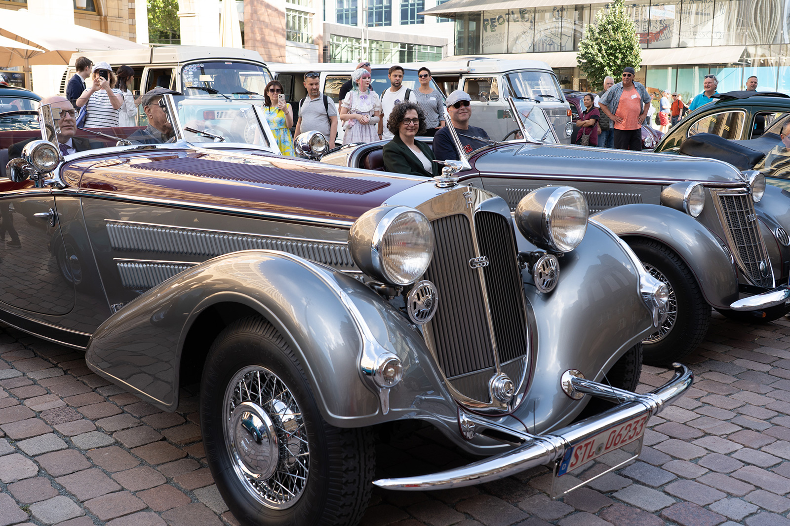 Auf dem Rathausplatz – Oldtimer-Parade des Käferclubs „Ferdinands Erben“