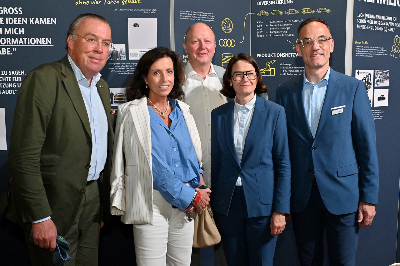 (v.l.n.r) Graf von der Schulenburg-Wolfsburg, Pia Hahn, O. F. Wachs, ehem. Geschäftsführer der Autostadt , E. Gerhardt, J. Hasenpusch (CFO)