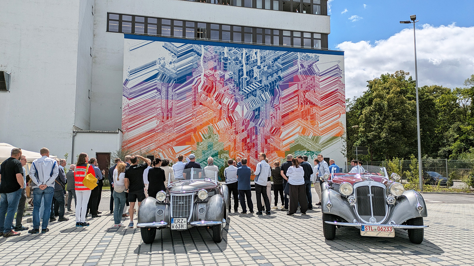 Wandkunstwerk von Mariusz Waras am Volkswagen Motorenwerk
in Chemnitz